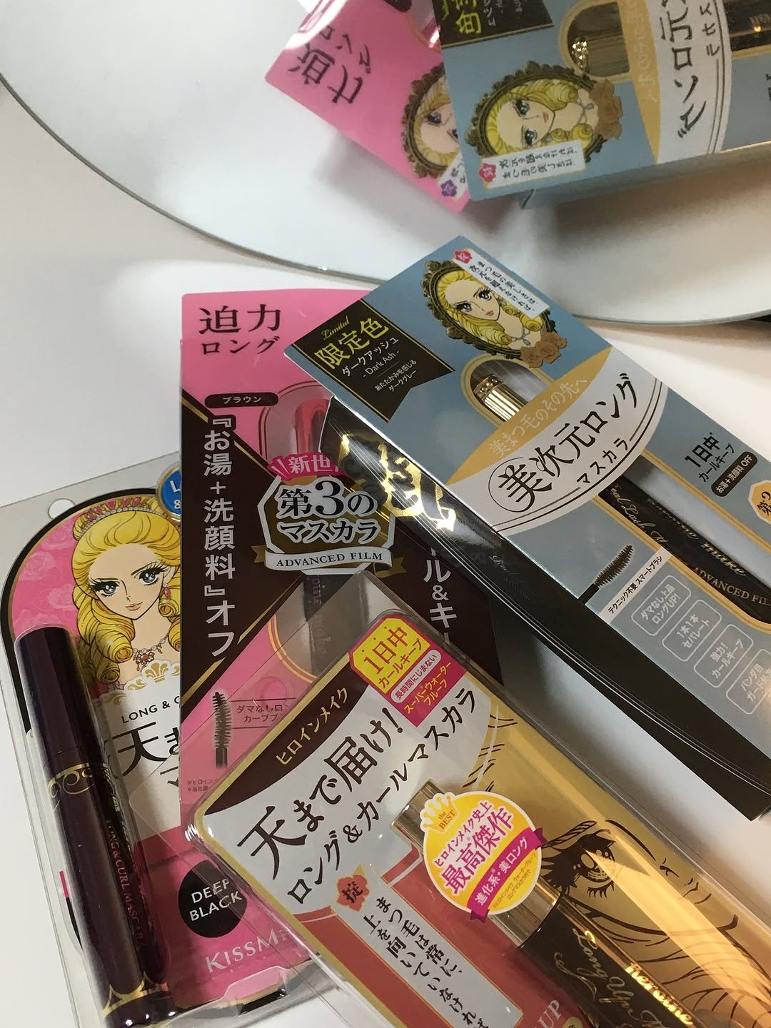 Photo shared by 코덕 이연 on September 25, 2025 tagging @kissme.kr. May be an image of one or more people, makeup, lipstick, cosmetics, pencil case, hand cream, sharpener and text.