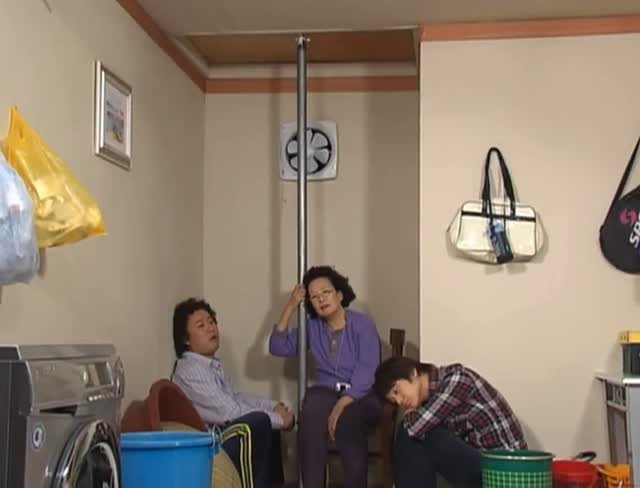 eernaran 게시물 이미지: #거침없이하이킥 최민용이  20주년 특집에서

민용랜드  노래 틀고  자 ~  문...