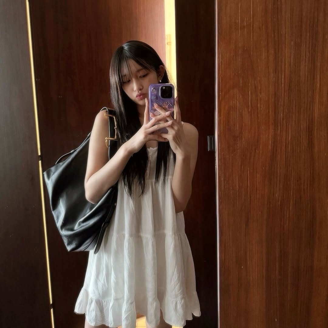Photo by 이서 LEESEO on October 03, 2025. May be an image of 1 person and phone.