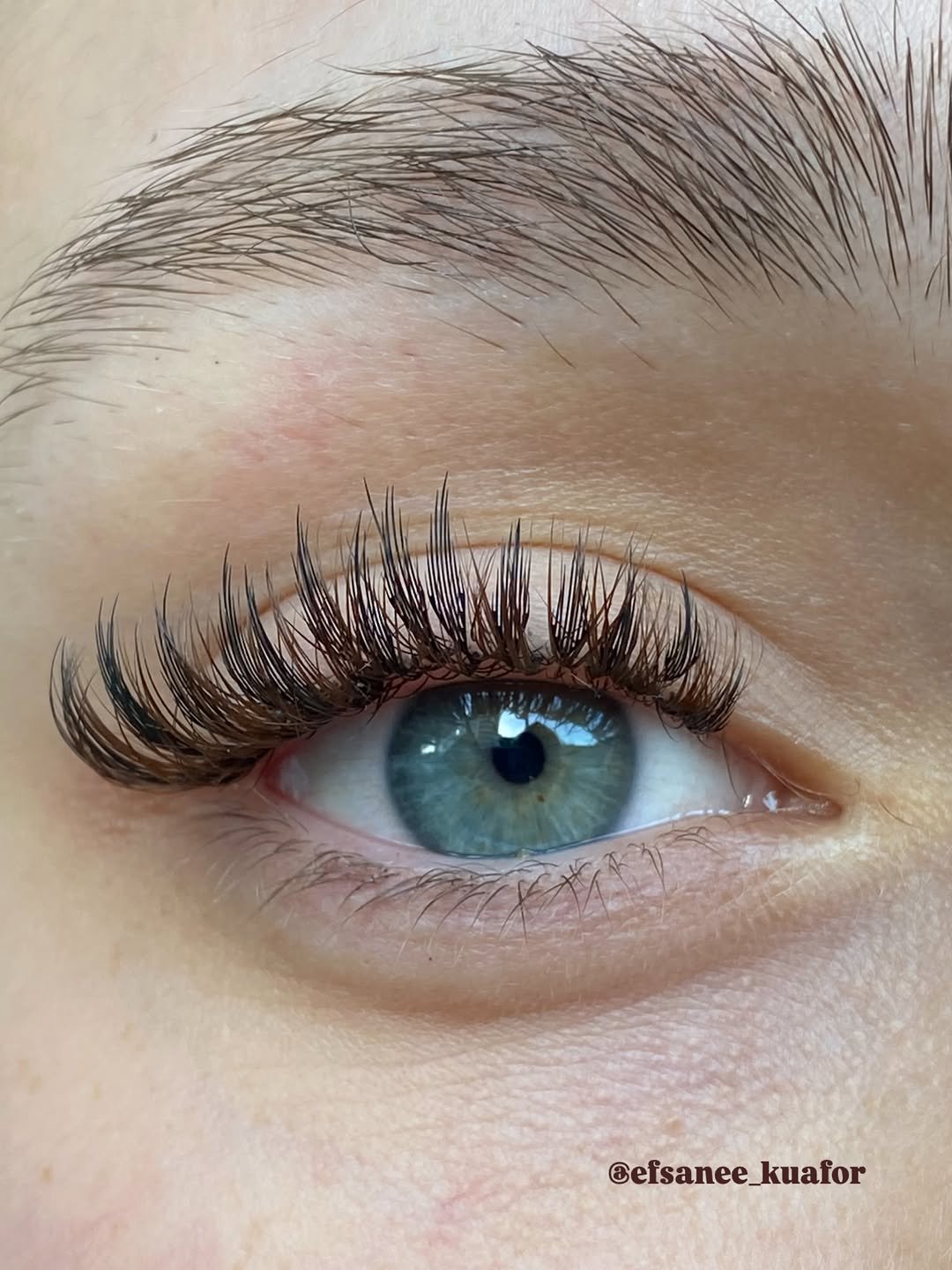 efsanee_kuafor 게시물 이미지: ✨Brown and black mixed silk eyelashes

✨Klasik...