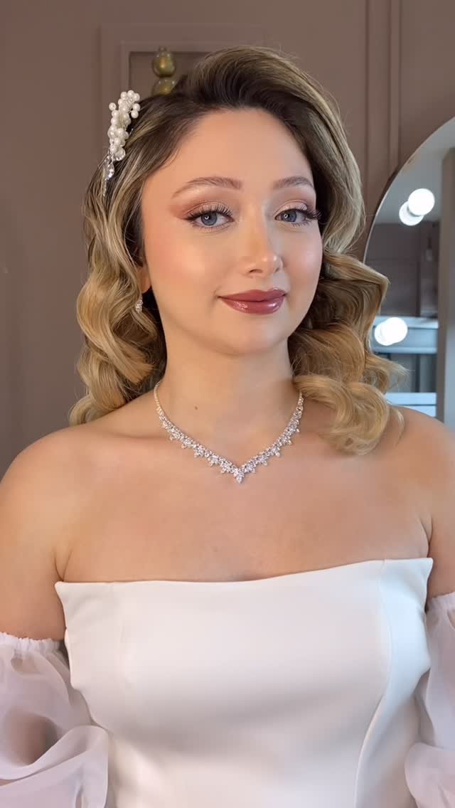 efsanee_kuafor 게시물 이미지: Cansu 💕

 #nişanmakyajı #gelinmakyajı...