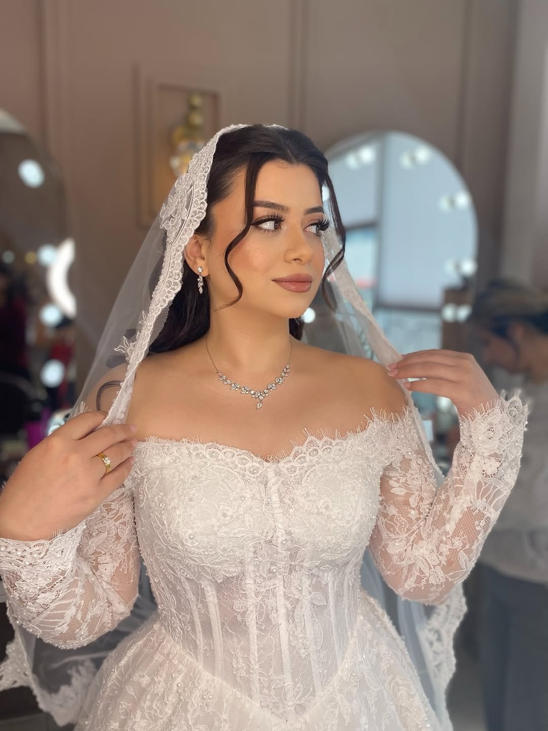 efsanee_kuafor 게시물 이미지: 𝔾𝔸𝕄ℤ𝔼 💫

‘’Masallardan çıkıp gelen bir prenses...