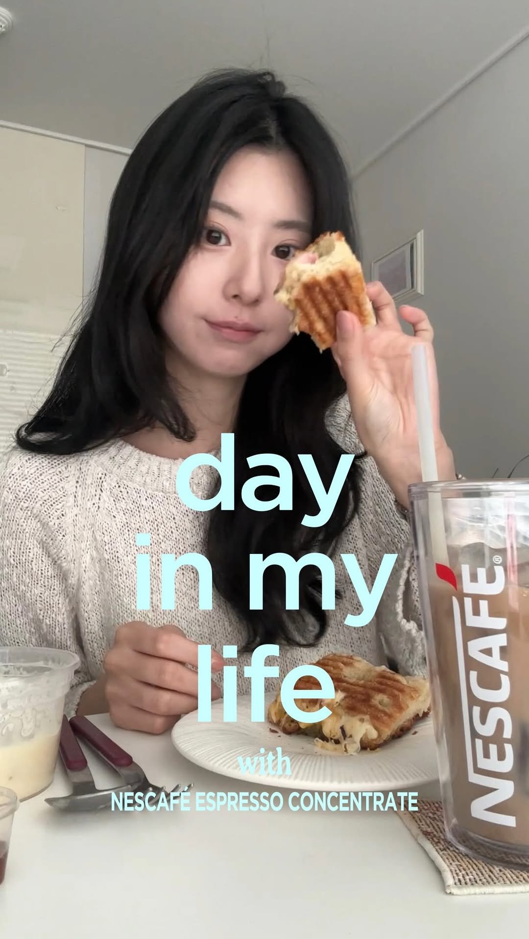 egeozeeye 게시물 이미지: day in my life 
9:00am - 10:00pm #광고 

혼자 집에서...