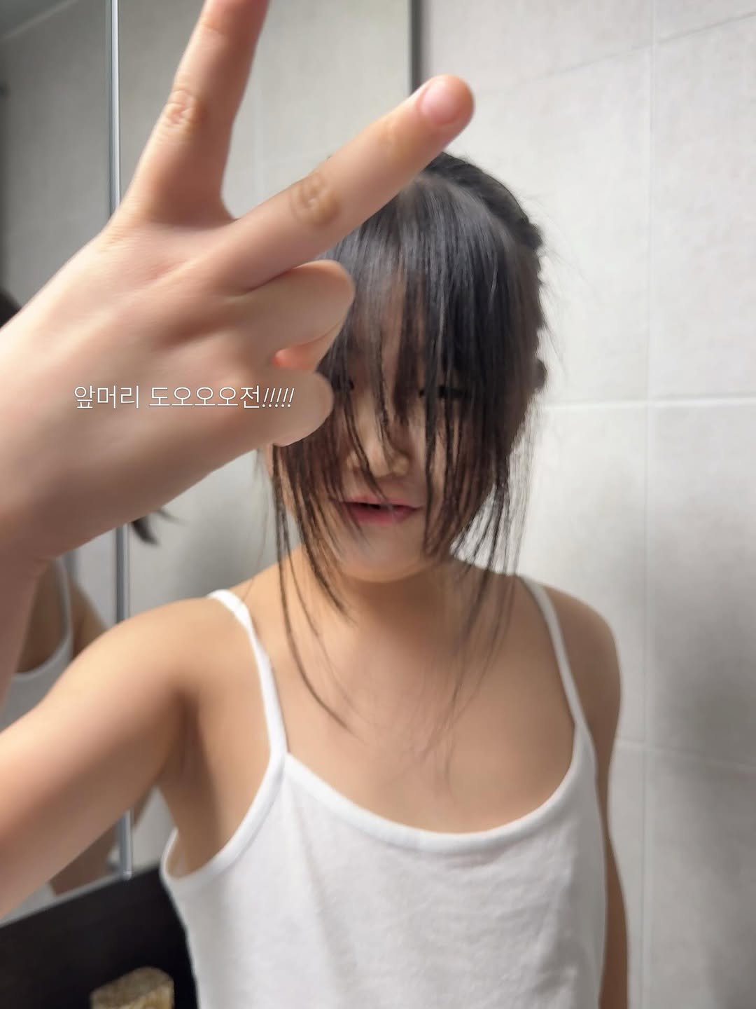 ej_yoon_ 게시물 이미지: 군대때 이발병이었다는 문여보 ㅋㅋ
주방가위들고 문채윤이랑 난리부르스 ㅋㅋㅋ
이쁜...