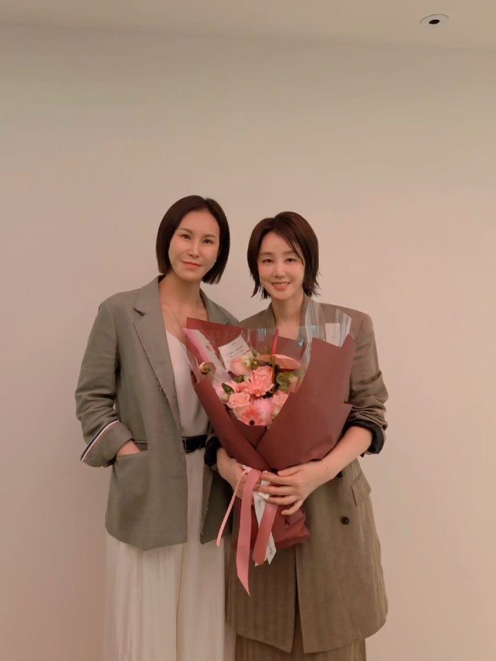 ej_yoon_ 게시물 이미지: 따뜻한 햇살과 바람이 완벽하게 좋은 어느봄날. 
‘사운즈한남’에서 성령언니의...