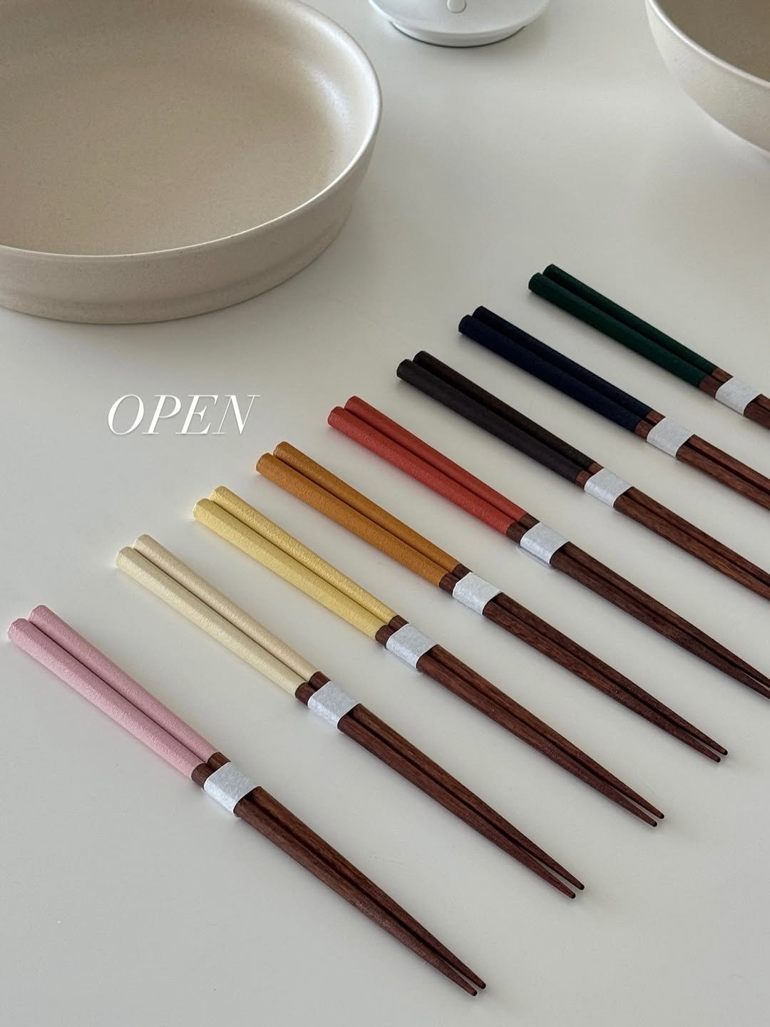 Photo by 더윈썸홈•엘핀효•효진 on December 22, 2025. May be an image of chopsticks, kitchenware, cutlery and text that says 'OPEN'.