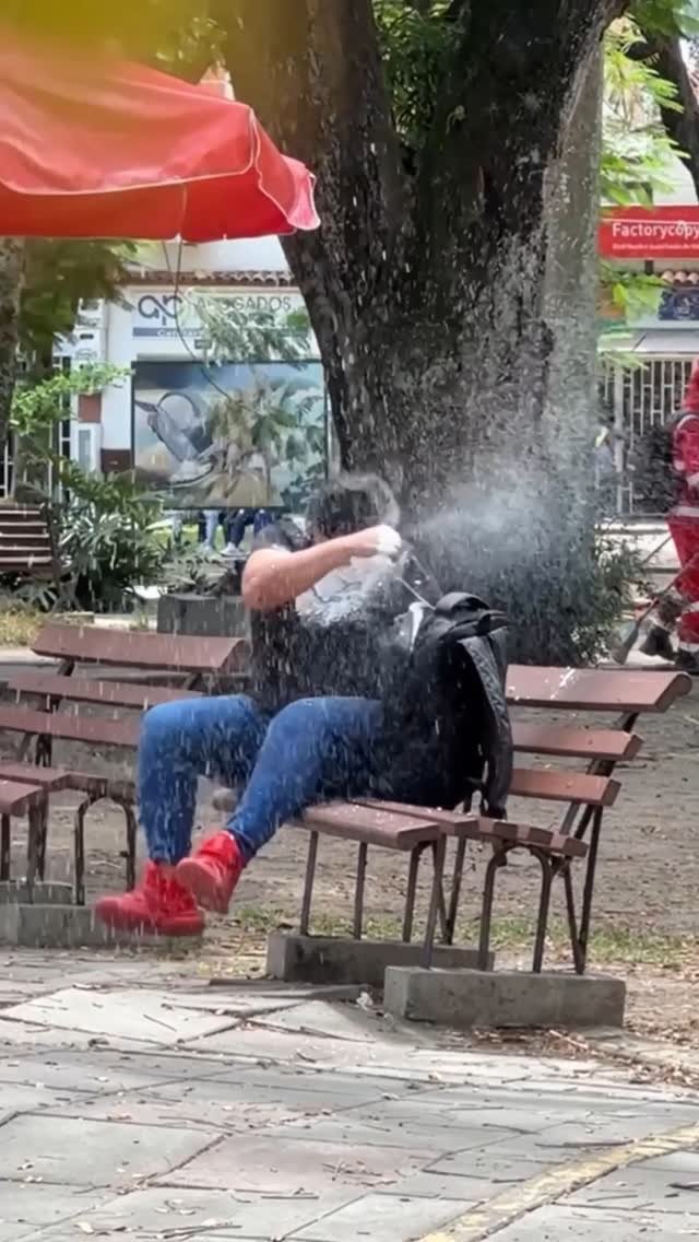 elindiobromas 게시물 이미지: La mochila sorpresa 😂😂 #reels