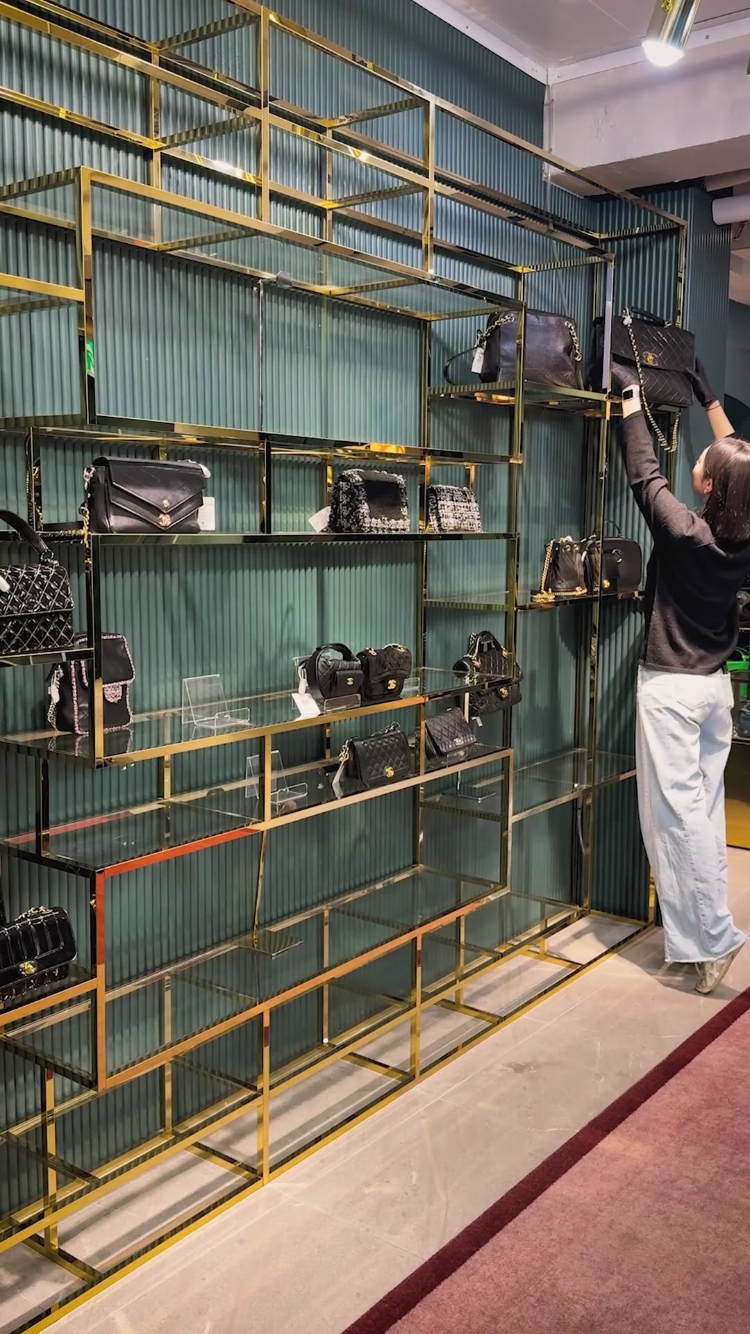 ellaboutique__official 게시물 이미지: 하나씩, 정성으로 채워지는 엘라부티크
가방 하나에도 마음을 담습니다.
그 정성이...