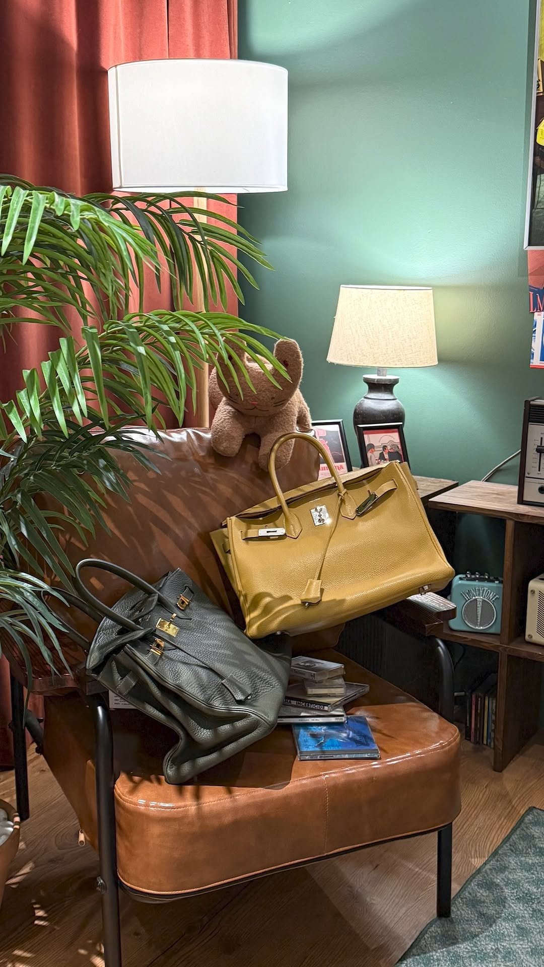 ellaboutique__official 게시물 이미지: 시간이 만든 벌킨 두가지
💬카톡 플러스친구 ‘엘라부티크’ 문의
매일 저녁 진행되는...