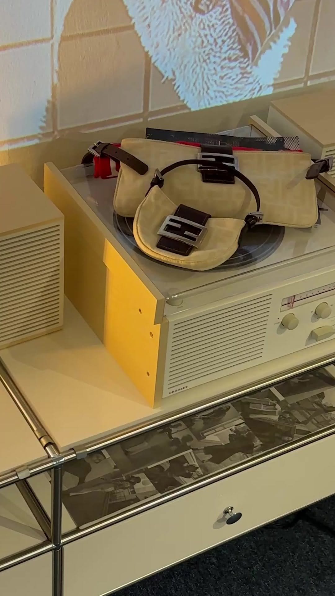 ellaboutique__official 게시물 이미지: 두 가지 결, 하나의 펜디
💬카톡 플러스친구 ‘엘라부티크’ 문의
매일 저녁...