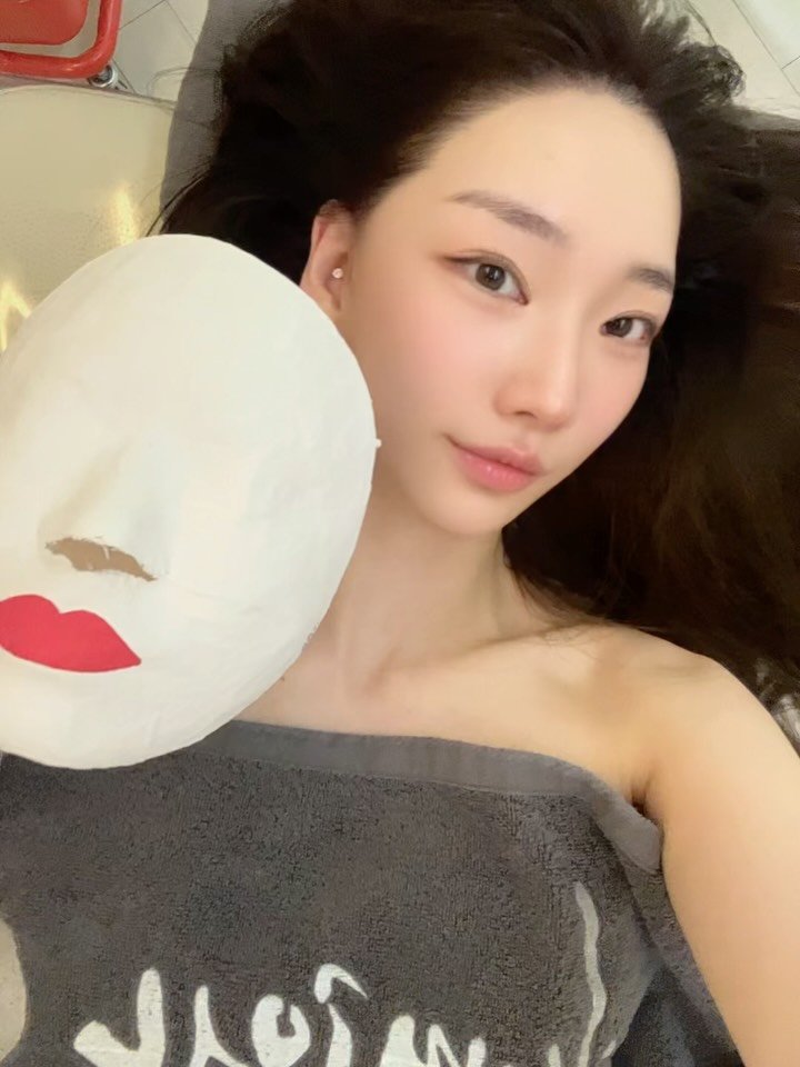 ellefit_.uri 게시물 이미지: 요즘 얼굴이 자주 붓고 턱 라인도 좀 무너진 것 같아서
가인미가에서 얼굴축소관리...