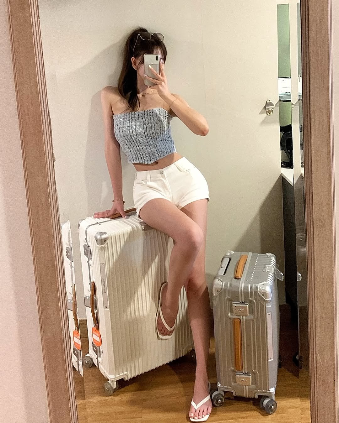 Photo by 엘르핏 | 여성의류 • 키큰여자쇼핑몰 on June 24, 2025. May be an image of 1 person, suitcase, top, miniskirt, mirror, shorts, luggage and text.