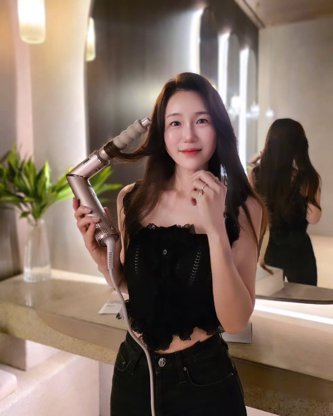 Photo shared by 혜령..⭐️ on July 25, 2025 tagging @sharkbeauty, and @sharkninjakr. May be a selfie of 2 people, hair, phone, top, mirror and text.