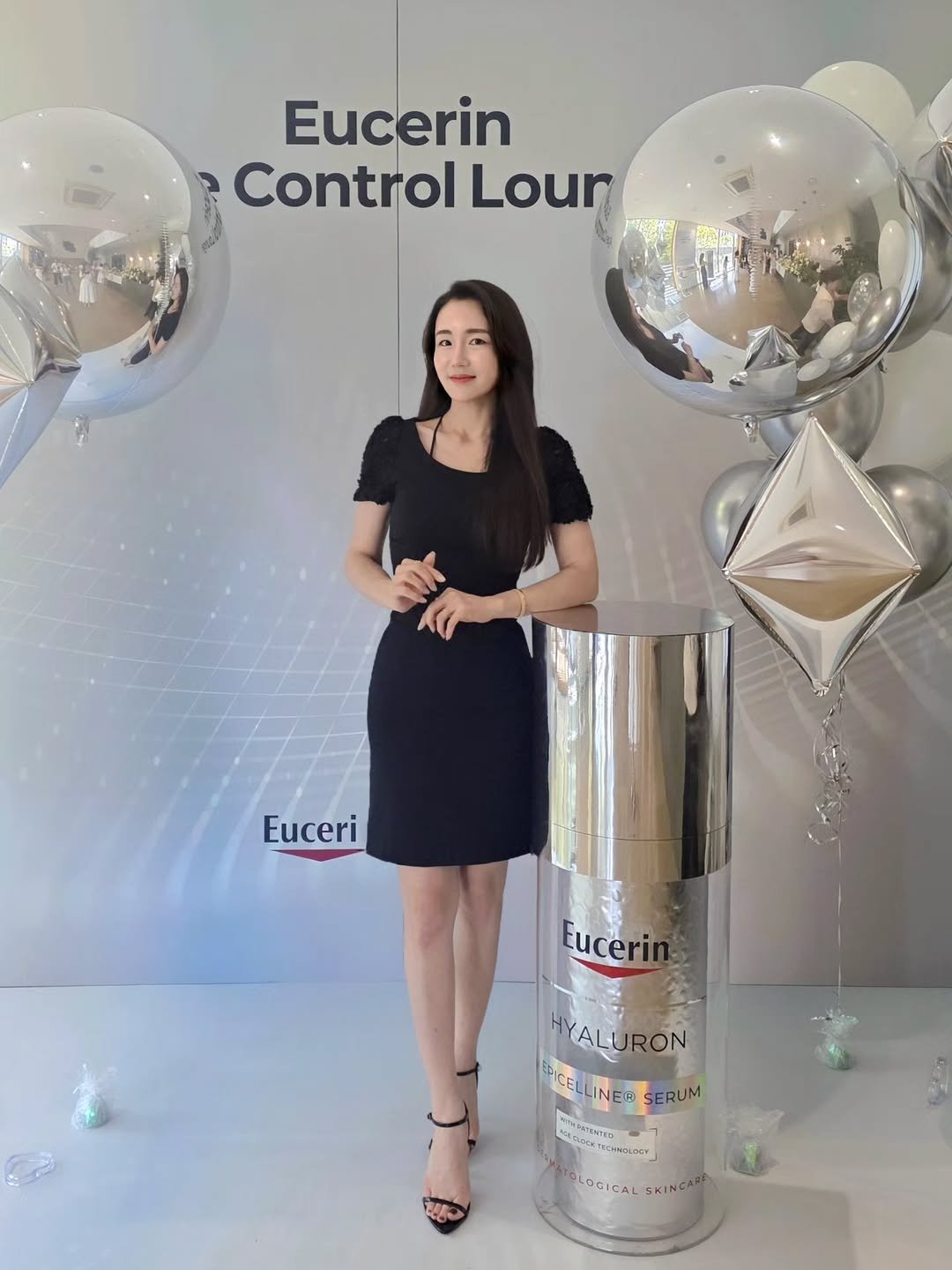 Photo shared by 혜령..⭐️ on August 07, 2025 tagging @eucerin_kr, and @styler_mag. May be an image of 1 person, balloon, water filter, cocktail shaker, hand cream and text.