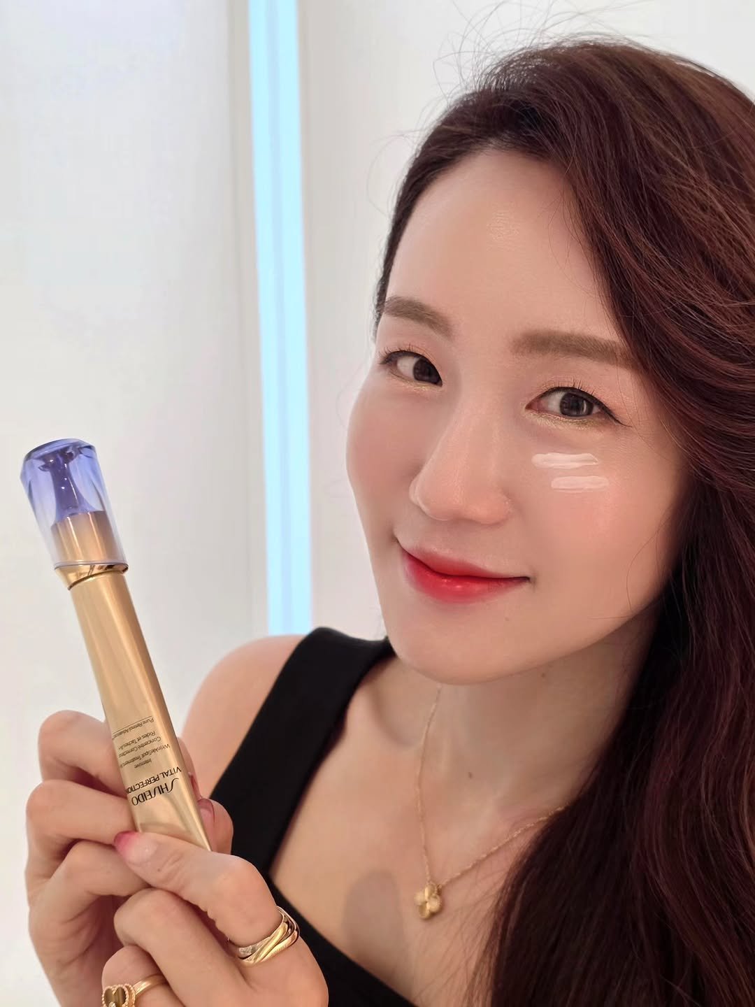 Photo shared by 혜령..⭐️ on October 21, 2025 tagging @shiseido. May be an image of one or more people, makeup, lipstick and text.