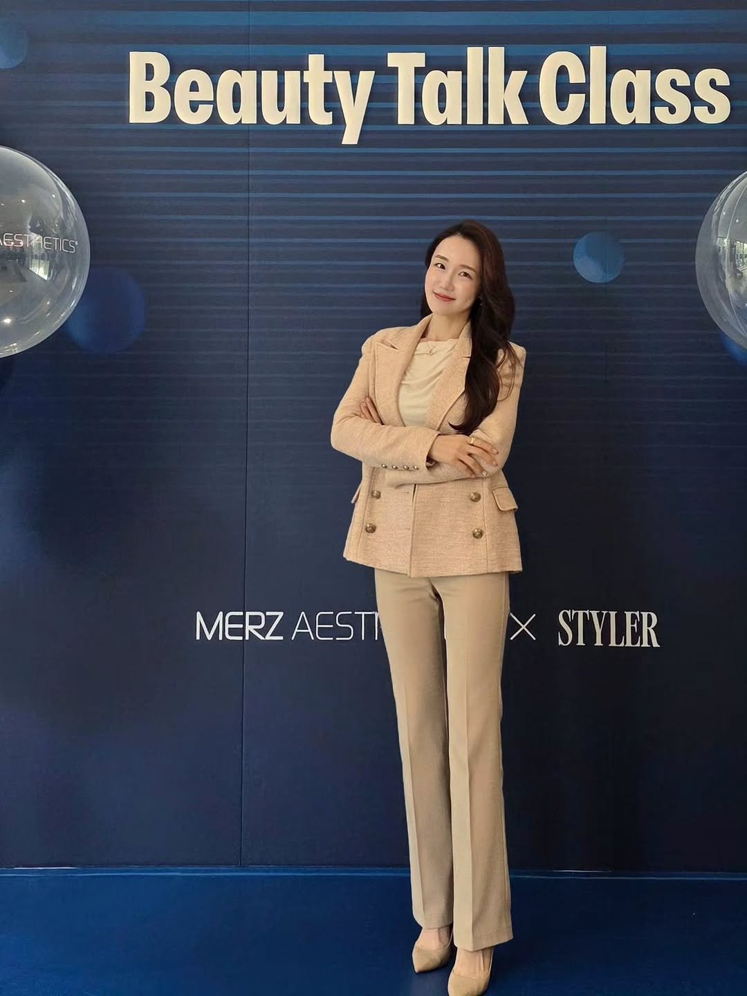 Photo shared by 혜령..⭐️ on October 29, 2025 tagging @styler_mag. May be an image of one or more people, makeup, hair, suit, magazine and text that says 'Beauty Talk Class ESTRETICS METICS paaan MERZAESTIXSTYLER XSTYLER X STYLER MERZ MERZAESTI AESTI'.