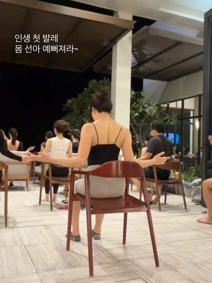 elly_fit_ 게시물 이미지: 인생 첫 발레 수업🩰
발렛바 대신 의자였지만~
충분히 설레고 재밌었던 시간🙂

몸...