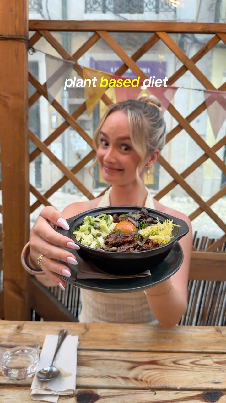 ellysplate 게시물 이미지: vegans produce just 25% of the greenhouse gas...