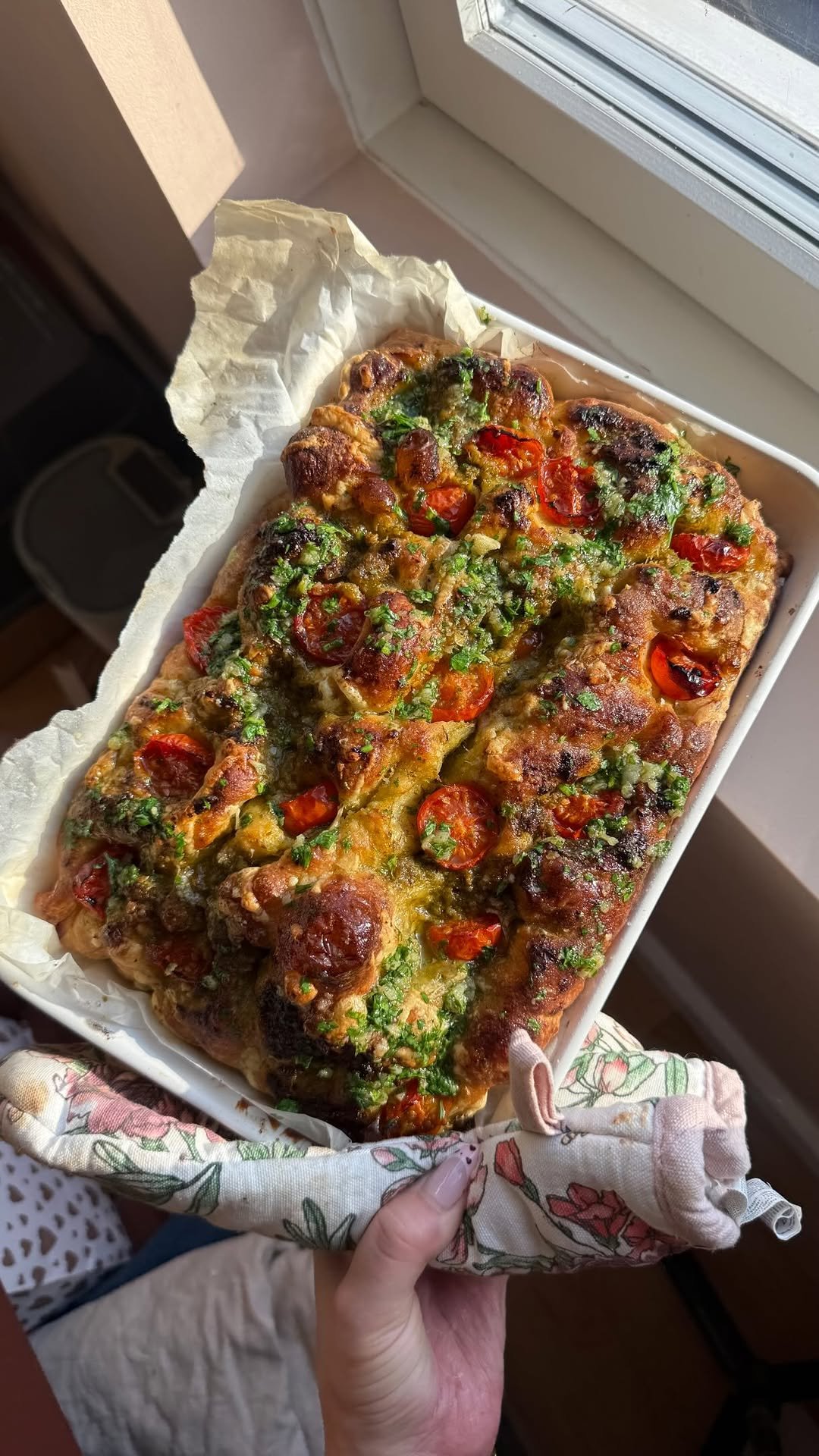ellysplate 게시물 이미지: Surprising my sis with cheesy pesto and tomato...
