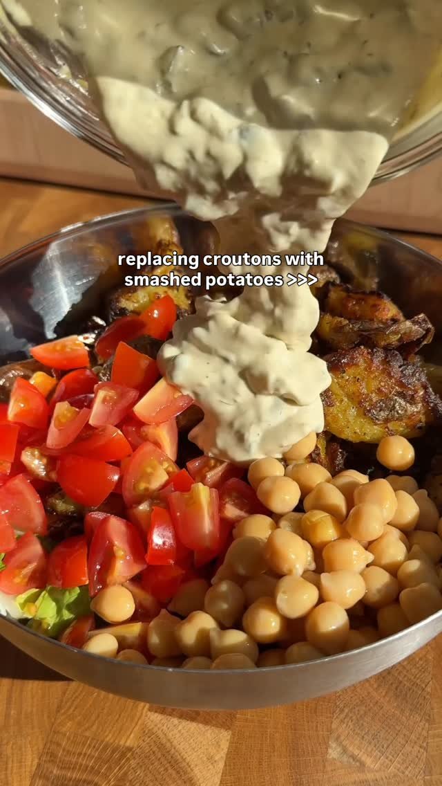 ellysplate 게시물 이미지: Smashed potato caesar salad 🙂‍↕️😛 the easiest...