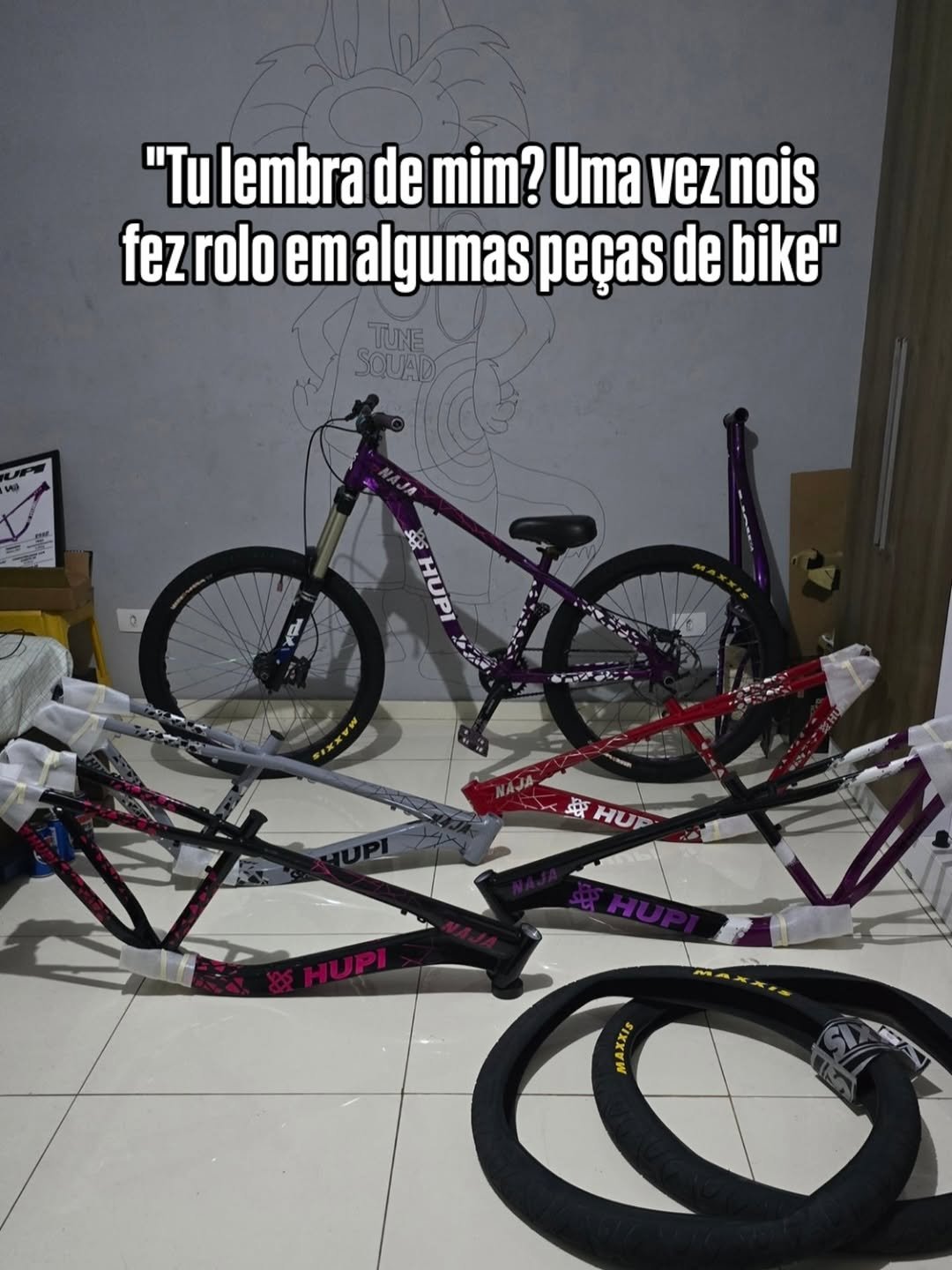 Photo by eltinho_prf on December 30, 2025. May be an image of bicycle and text that says '"Tu lembra de mim? Uma vez nois fez fezrolo rolo em algumas peças de bike" TUNE SOUADI 9a 成 HUP'.