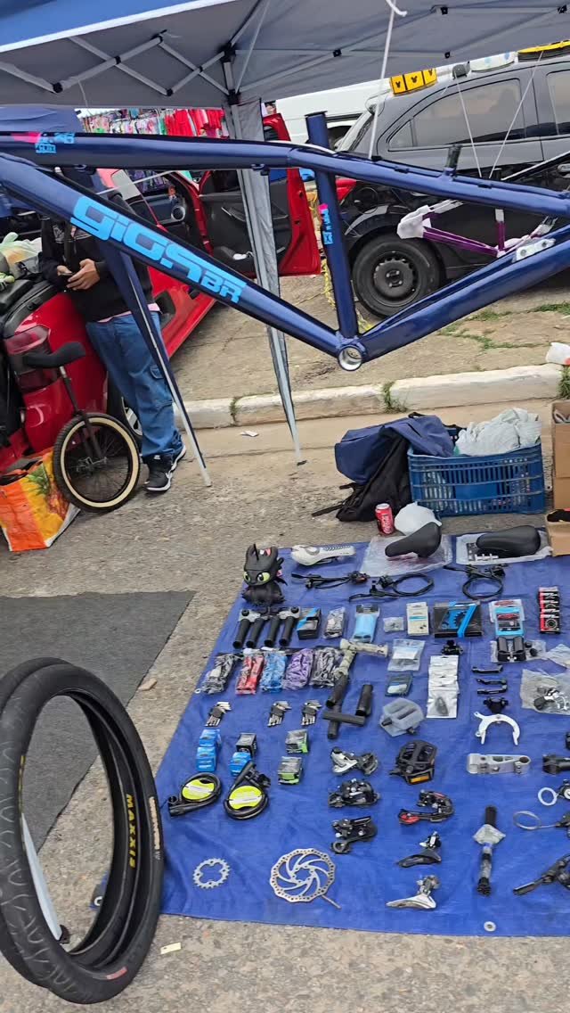 eltinho_prf 게시물 이미지: vendendo peças de bike na feira do rolo de Guarulhos