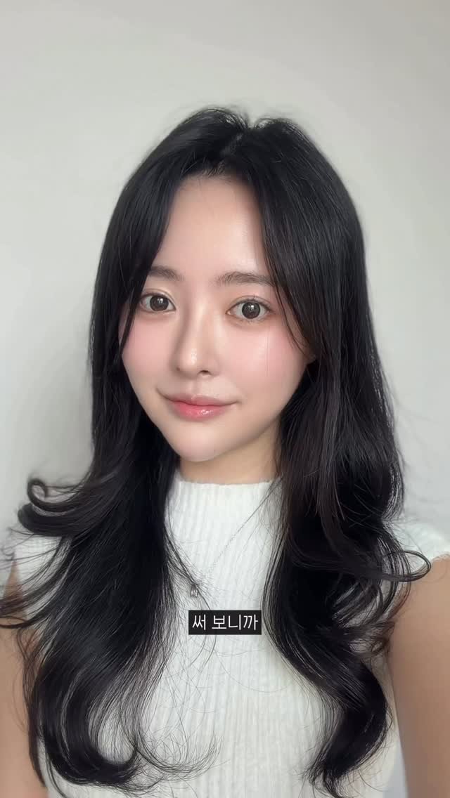 em.mu_ 게시물 이미지: 친구가 진짜 이렇게 물어봤어요
“야 너 그렇게 떡칠하면 화장 안 떠…?”

근데...