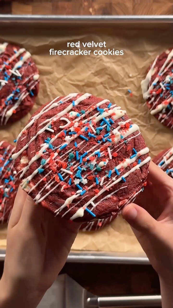 emijujuu 게시물 이미지: red velvet firecracker cookies
dough:
1 cup...