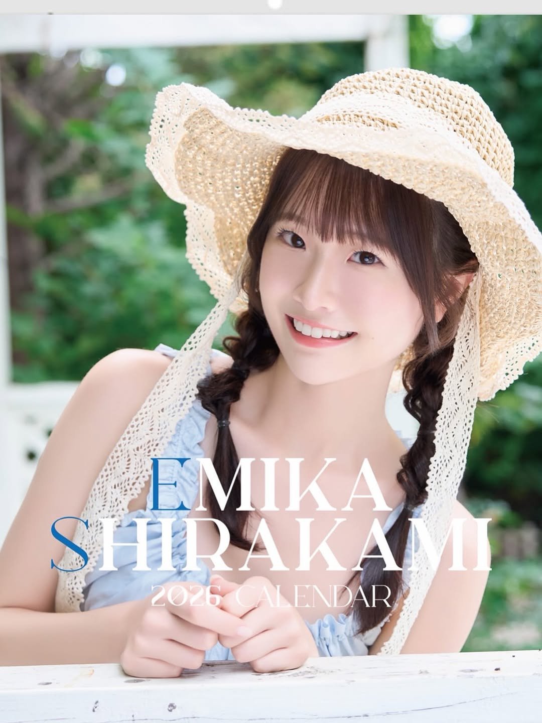 Photo by 白上咲花 on November 08, 2025. May be an image of one or more people, hair, hat, magazine and text.