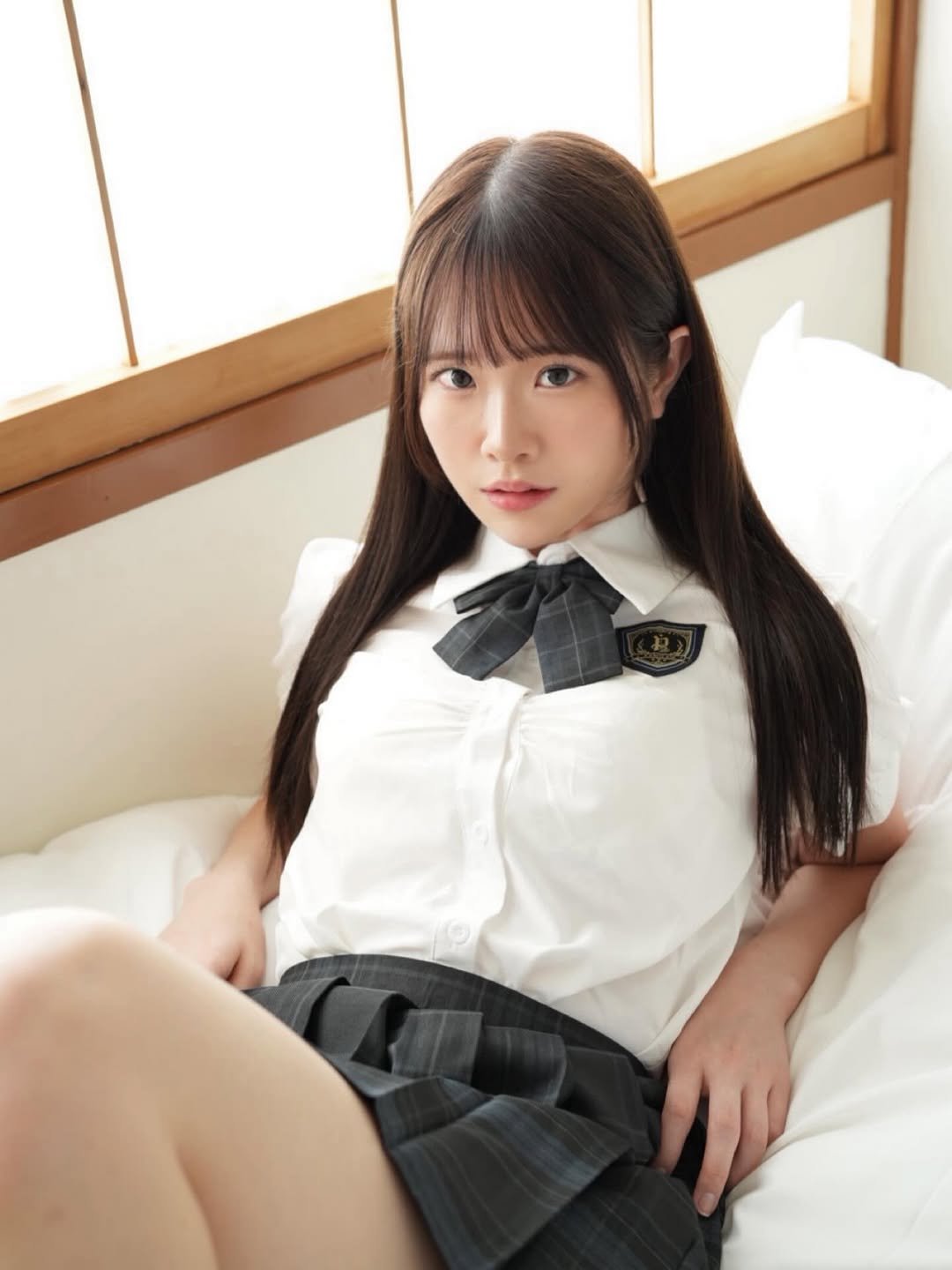 Photo by 白上咲花 on April 22, 2026. May be an image of miniskirt and text.