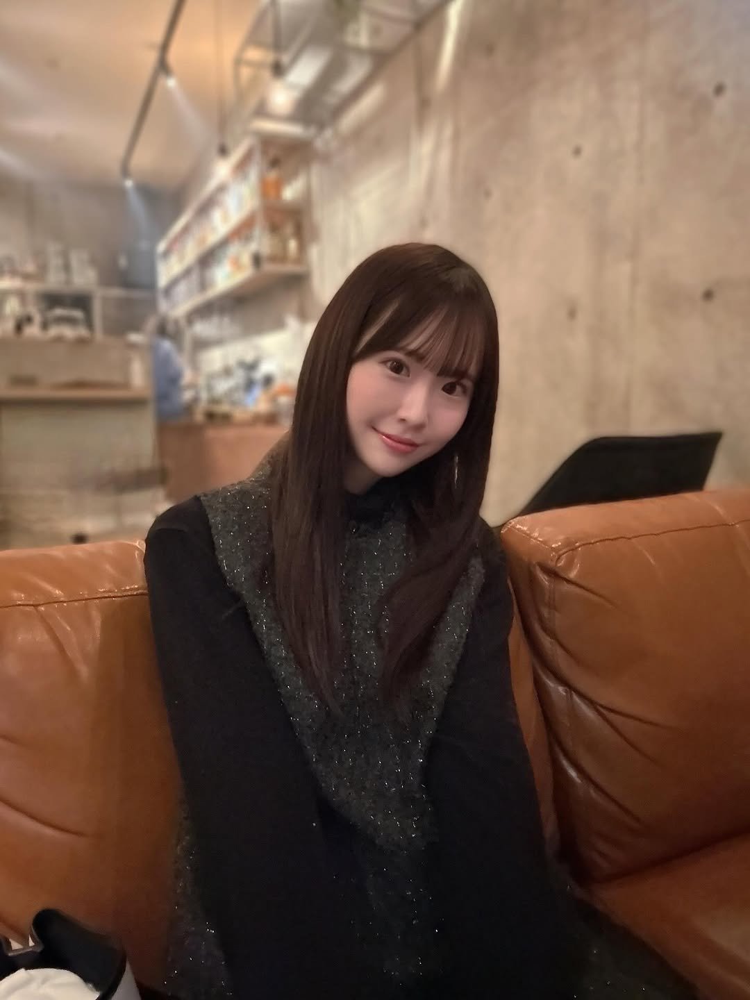 Photo by 白上咲花 on January 16, 2026. May be an image of one or more people, hair, turtleneck and text.