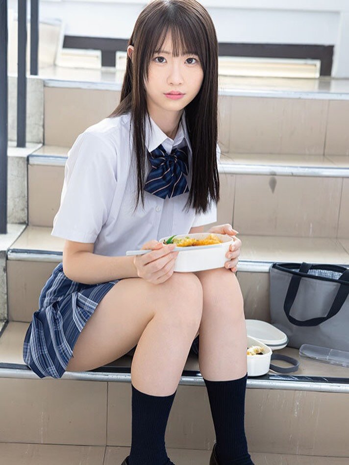 Photo by 白上咲花 on November 24, 2025. May be an image of miniskirt and text.