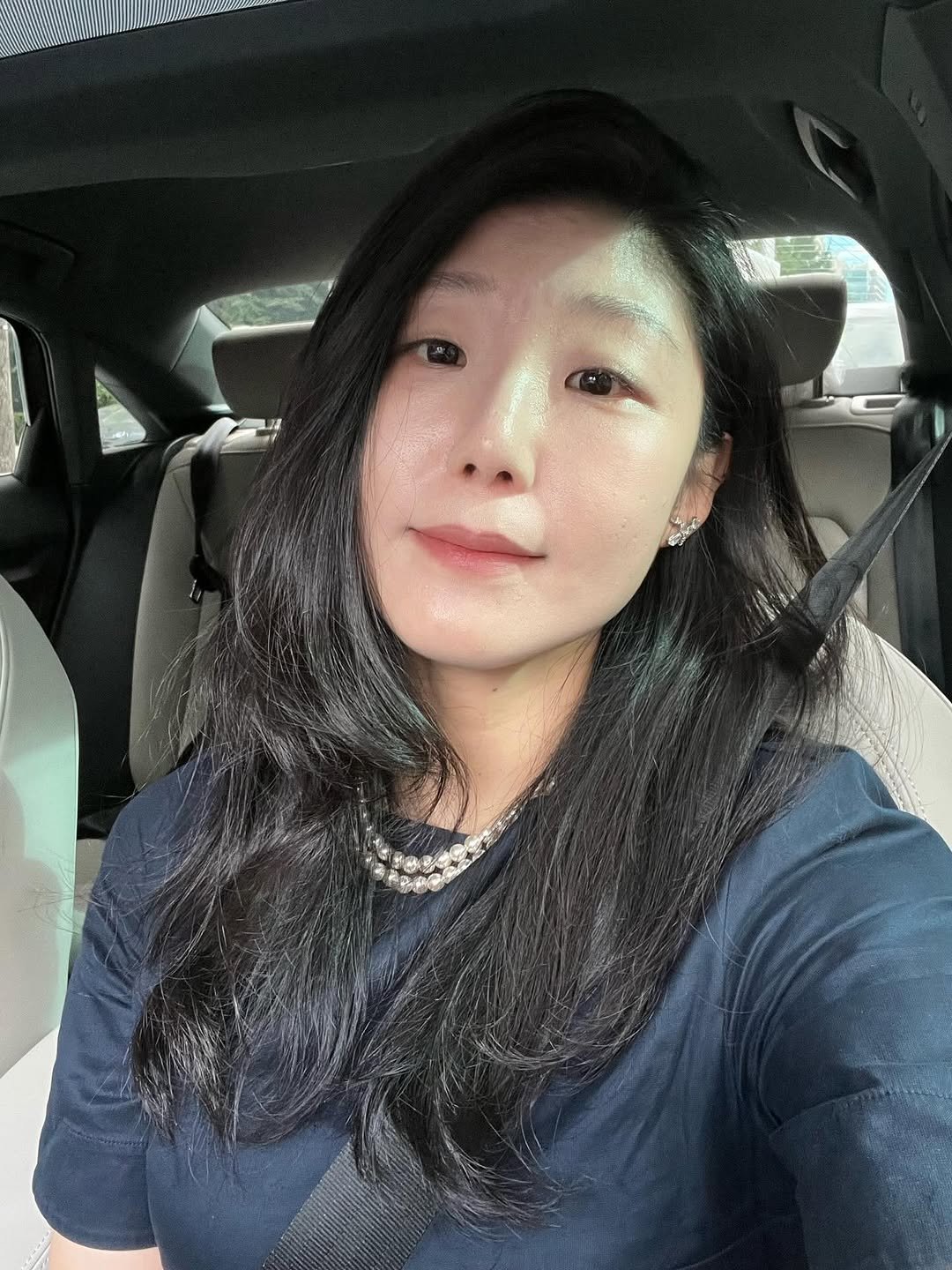 Photo by 에밀리엣홈ㅣ집밥 • 레시피 • 건강식 • 요리팁 in Seoul, South Korea. May be a selfie of 1 person, lipstick, hair, smiling, seatbelt and text.