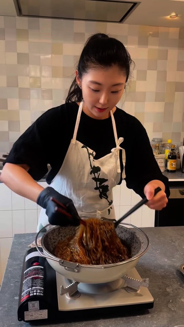 emily.at_home 게시물 이미지: 티리난지 전골 냄비로
잡채 하는데 어찌나 딱인지요!!
잡채 만드는 법은 집집마다...