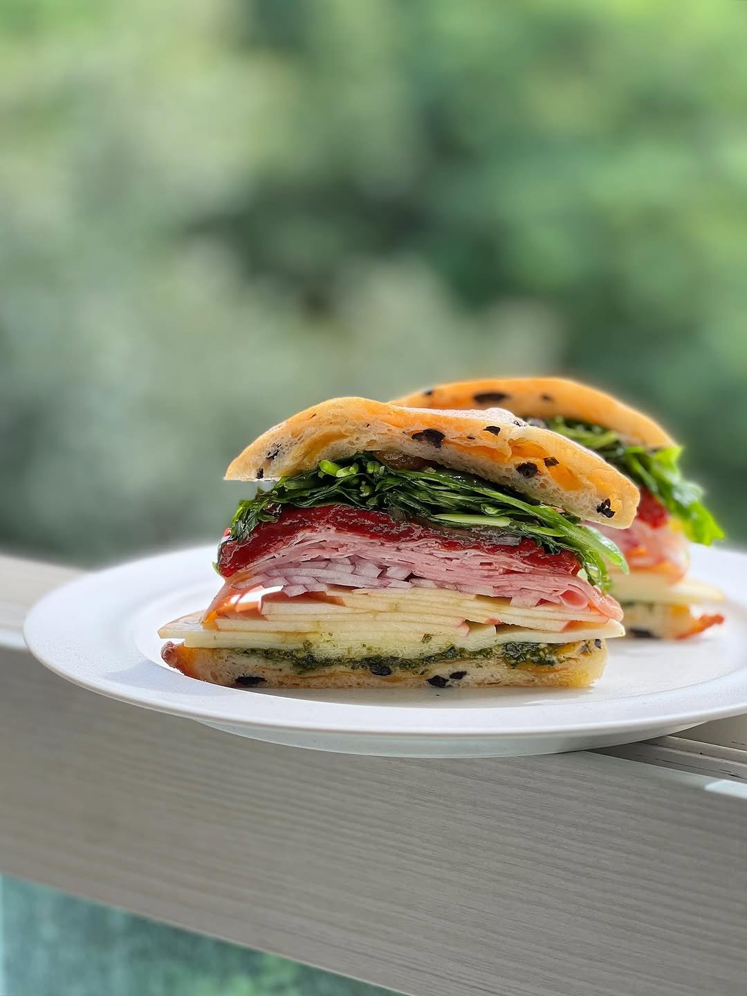 Photo by 에밀리엣홈ㅣ집밥 • 레시피 • 건강식 • 요리팁 on September 22, 2025. May be an image of chicken sandwich, club sandwich and text.