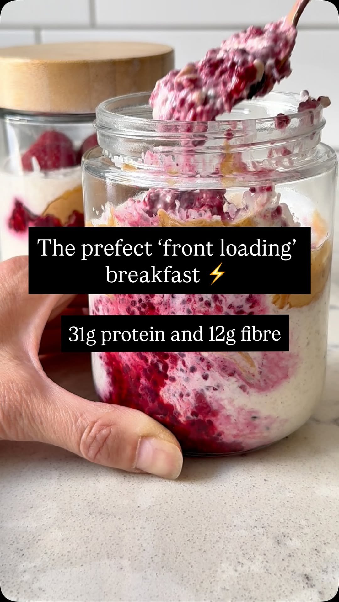 emma.bardwell 게시물 이미지: Peanut Butter & Raspberry Overnight Oat Bran...