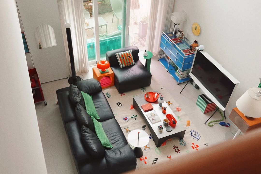 Photo by 화가이모 on September 27, 2025. May be an image of lego, carpet, dollhouse, armchair, living room, indoors and text.