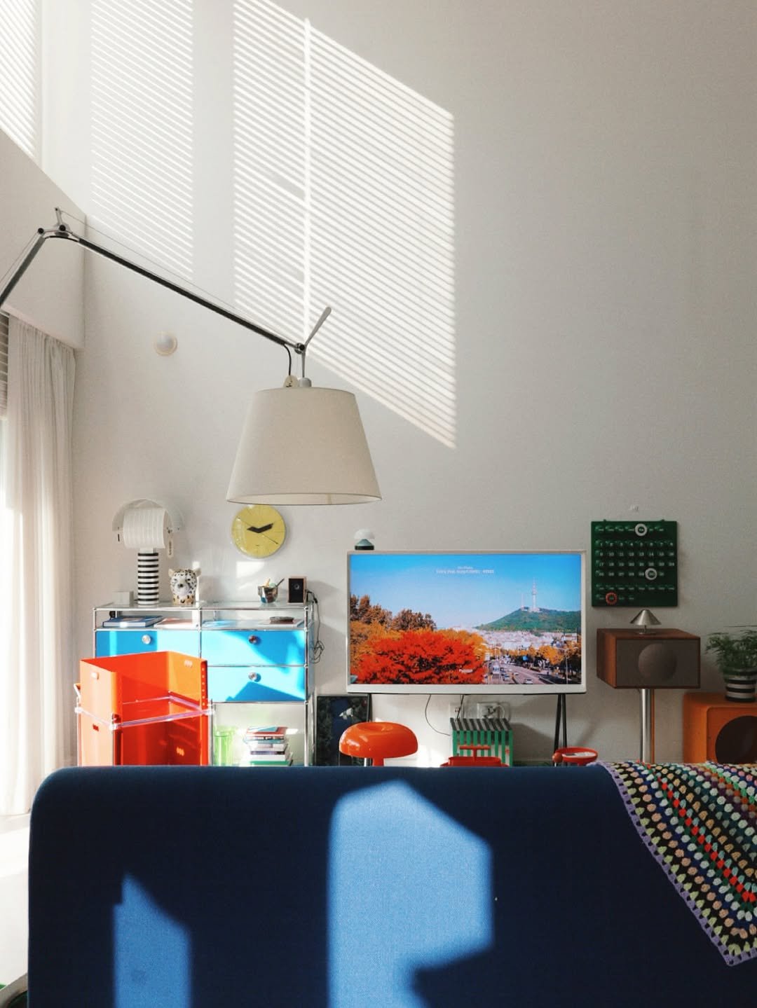 Photo by 화가이모 on October 29, 2025. May be an image of bedroom, indoors and text.