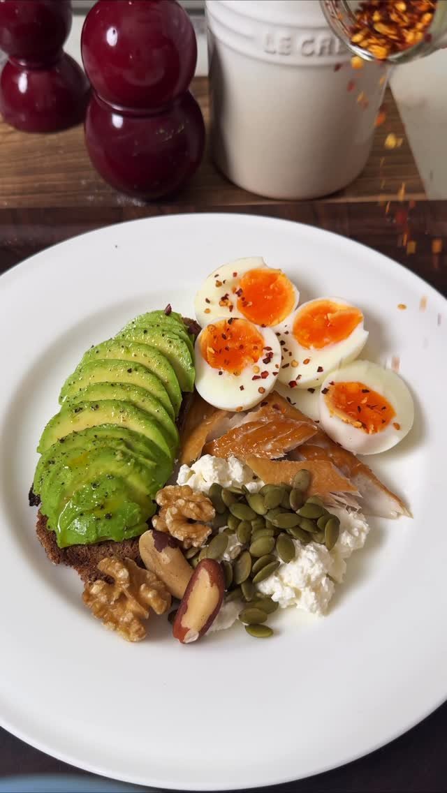 emthenutritionist 게시물 이미지: A NUTRITIONISTS MOOD BOOSTING MORNING 

AD Not...