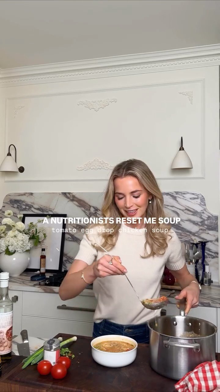 emthenutritionist 게시물 이미지: A nutritionists reset me soup for the festive...