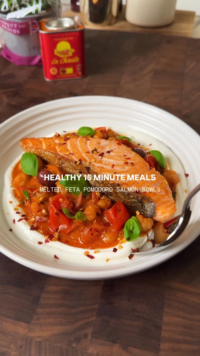 emthenutritionist 게시물 이미지: MELTED FETA POMODORO SALMON BOWLS

This is one...
