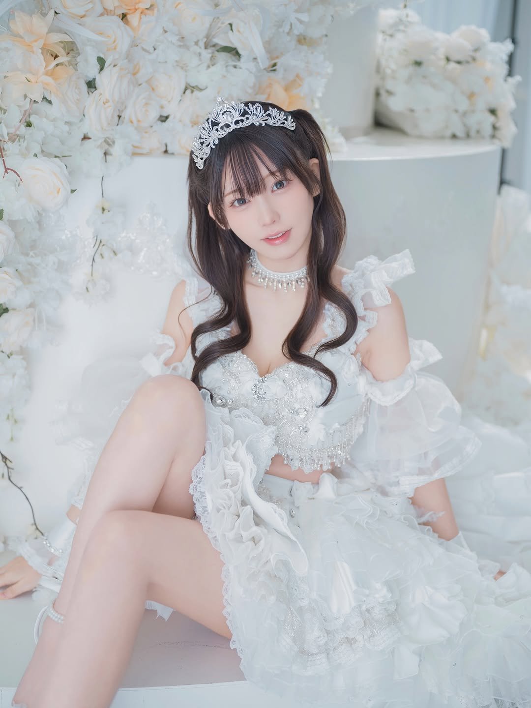 Photo by えなこ(Enako) on January 07, 2026. May be an image of one or more people, hair, dress, headdress and text.