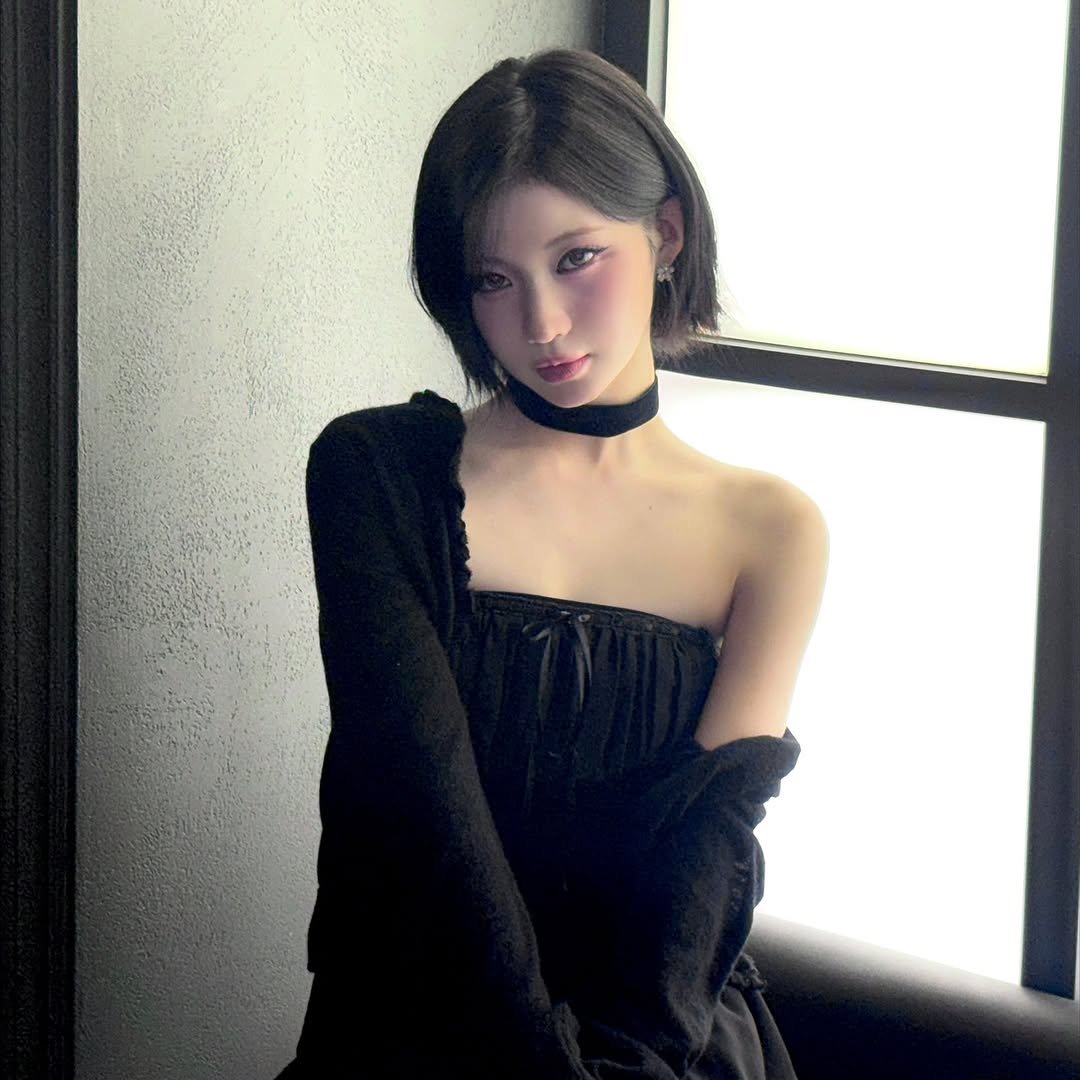 Photo by ENAMI ASA on November 09, 2025. May be an image of one or more people, hair, makeup, top, choker, dress and text.