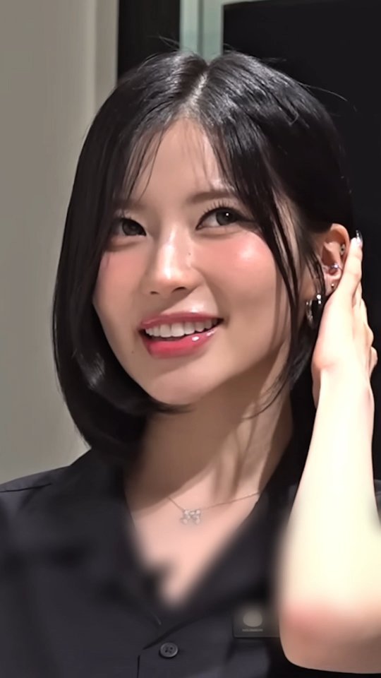 enami_asa.jpg 게시물 이미지: Let her keep talking... I'm not stopping her...