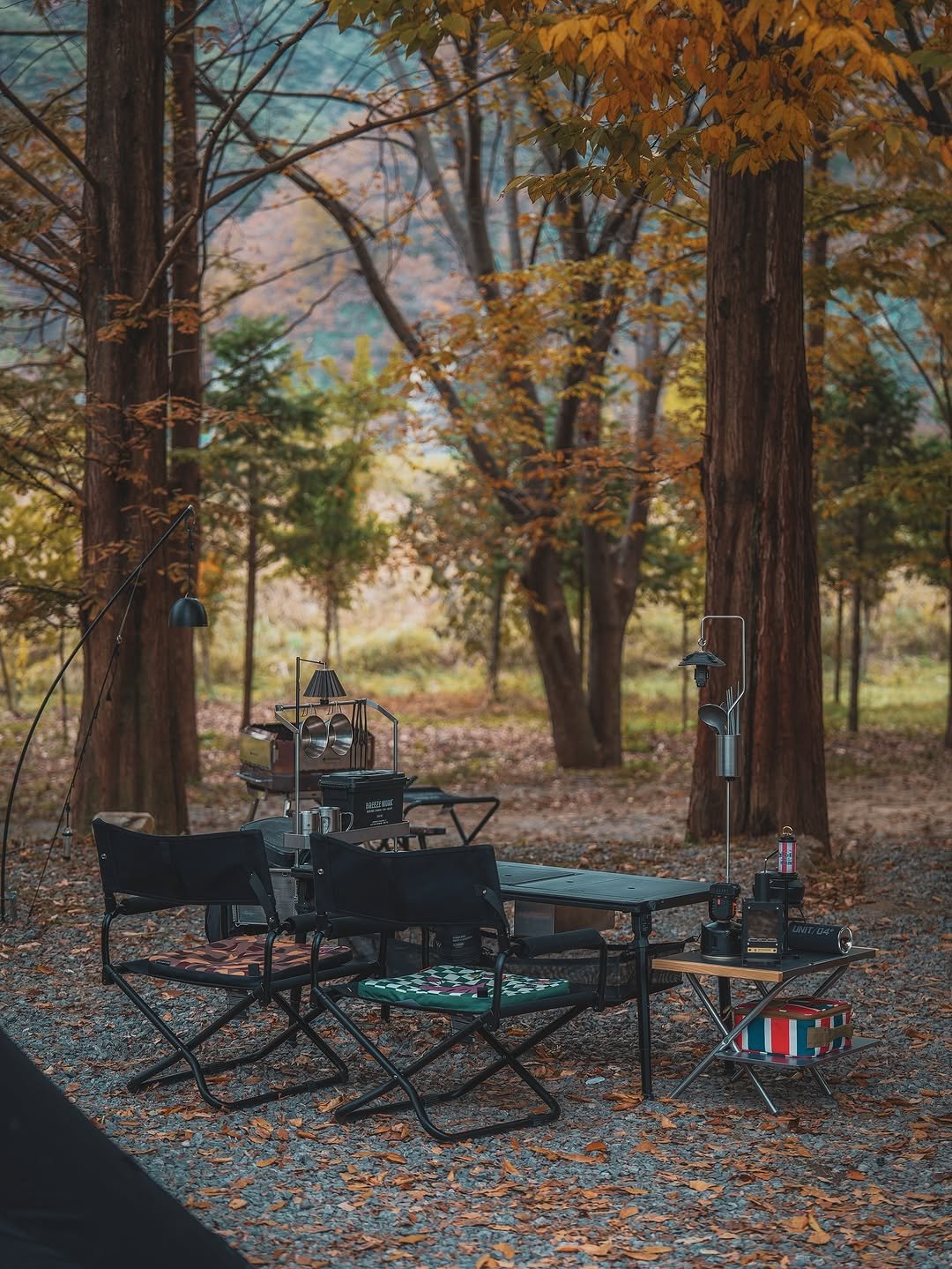 Photo shared by 엔돌핑☻ l 캠핑정보 • 캠핑장 • 아웃도어 l on November 11, 2025 tagging @bambinobtq_official, and @cargo_container. May be an image of campsite, deck chair, outdoors and text.