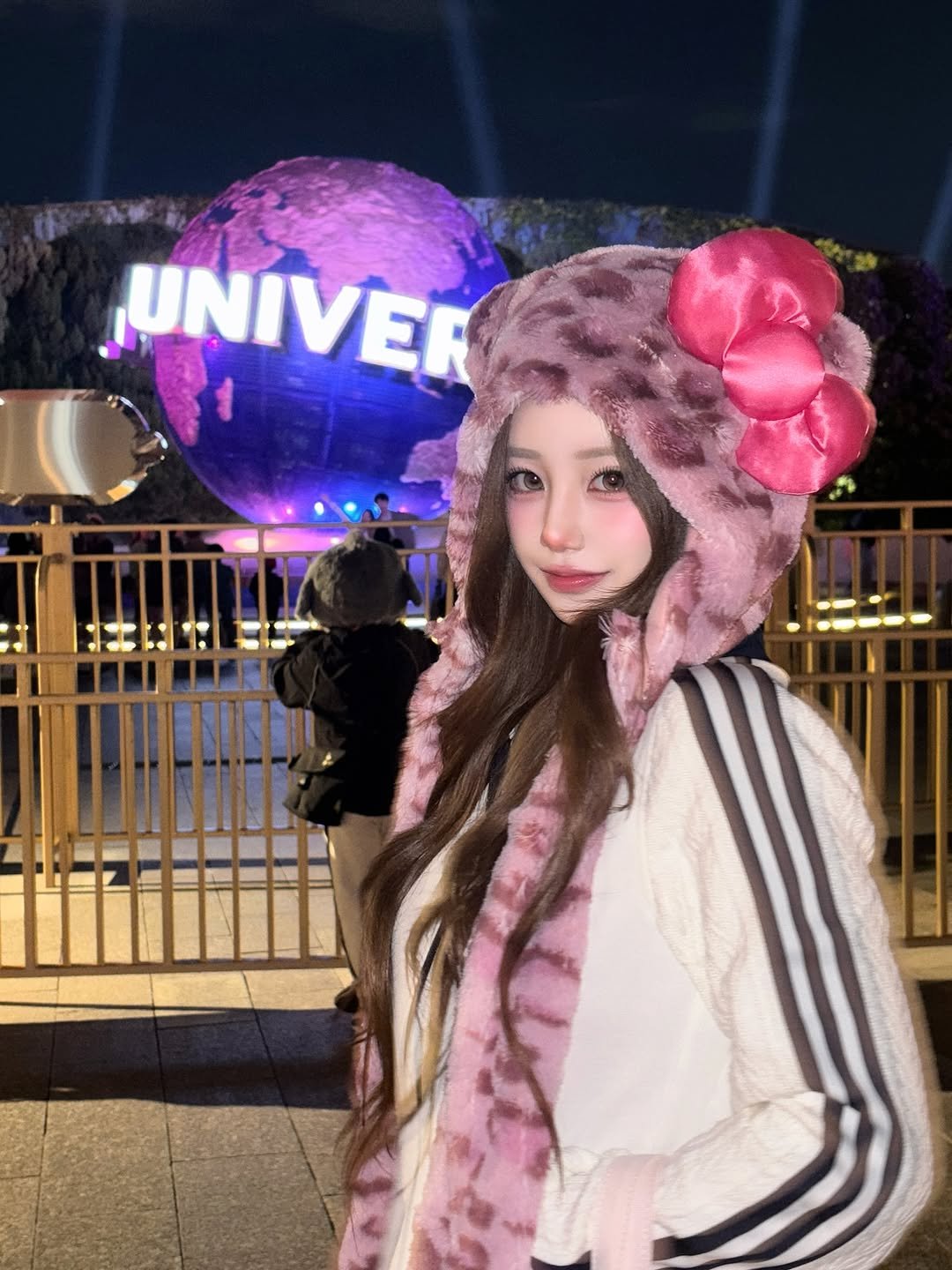 Photo by SUJIN ♥ on November 10, 2025. May be an image of one or more people, hair, parka and text.