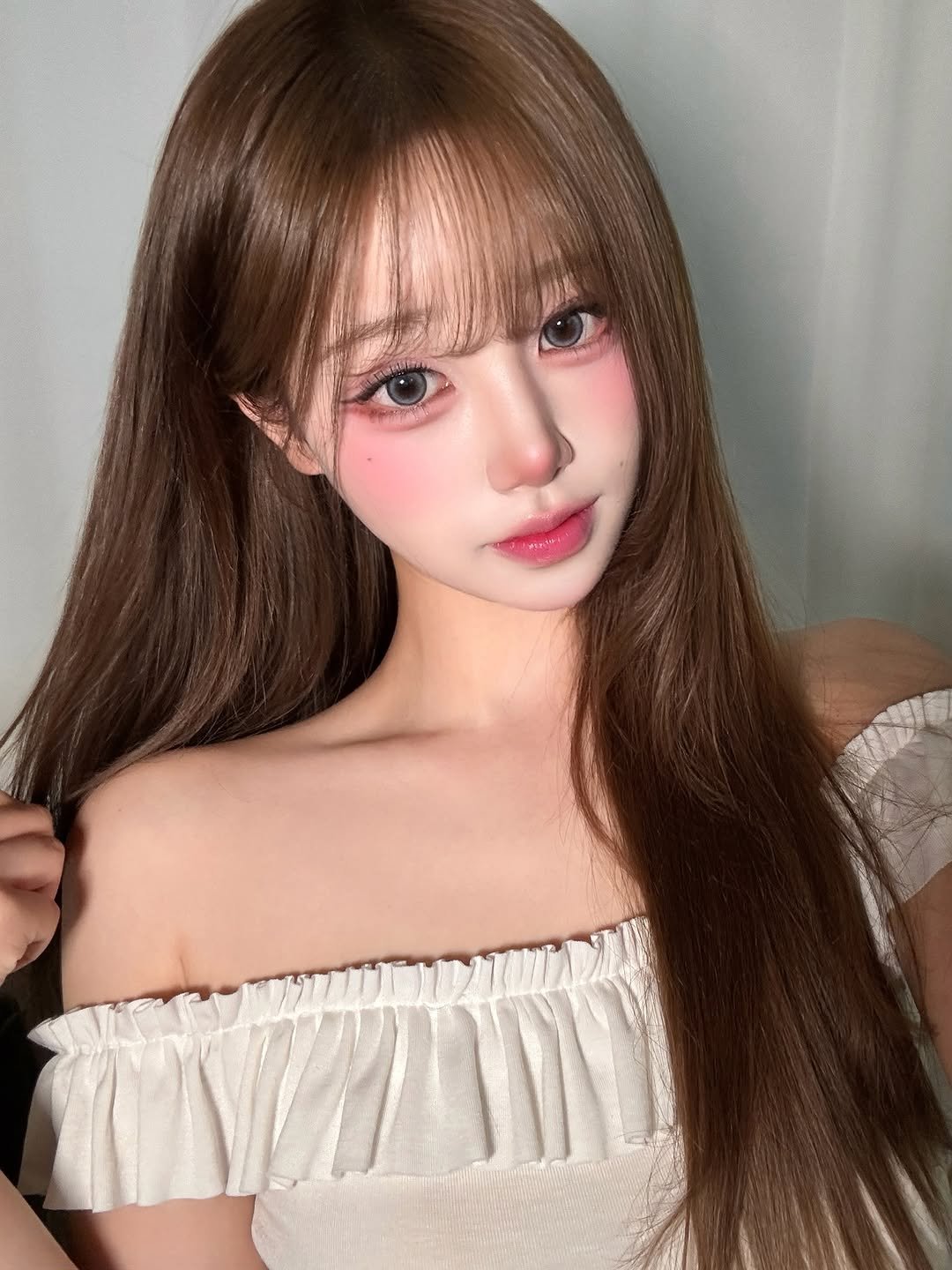 Photo by SUJIN ♥ on October 16, 2025. May be an image of one or more people, hair, makeup and text.