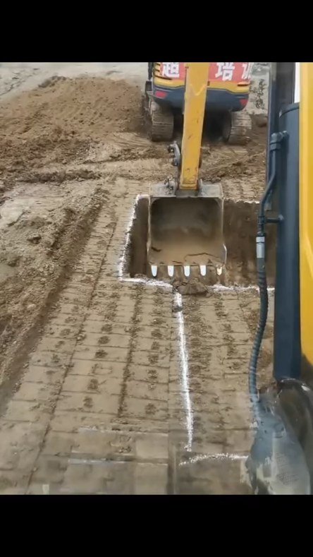 engineer_constructions 게시물 이미지: Witness the incredible skills of this...