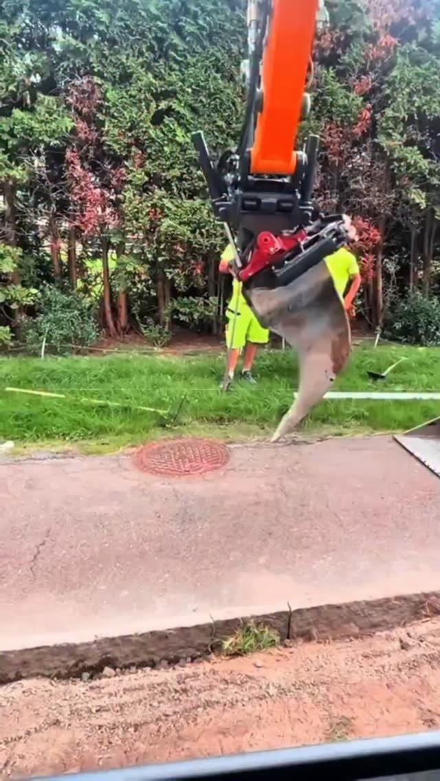 engineer_constructions 게시물 이미지: One operator, one machine, one project! 💯

For...