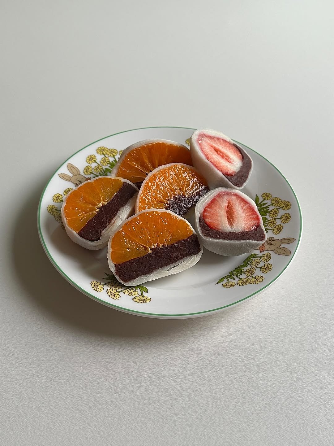 eniatable 게시물 이미지: 홈메이드 과일 모찌 🍓🍊

주말동안 여수에 다녀왔는데
가롱이가 삼대옥 딸기모찌를...